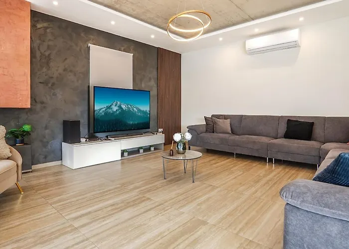 House Of Luxury With Pool By Solea *