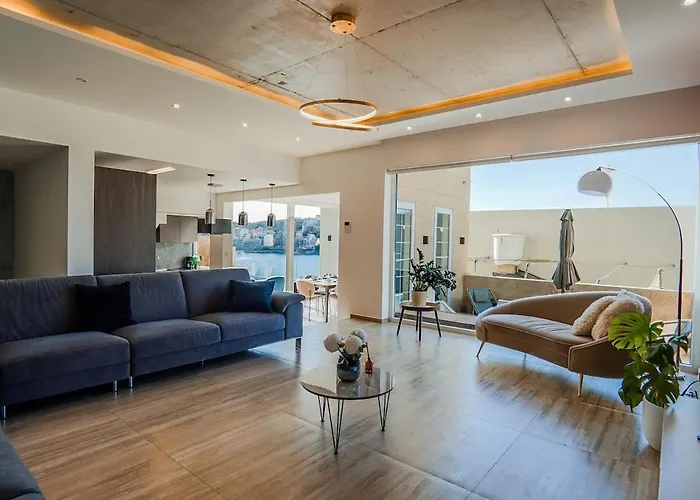 House Of Luxury With Pool By Solea