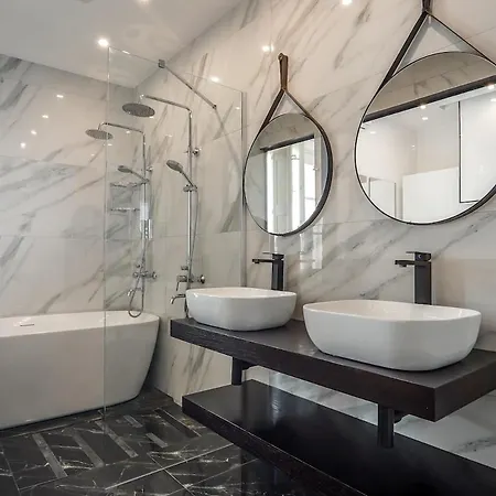 House Of Luxury With Pool By Solea Apartment
