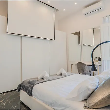 House Of Luxury With Pool By Solea Apartment