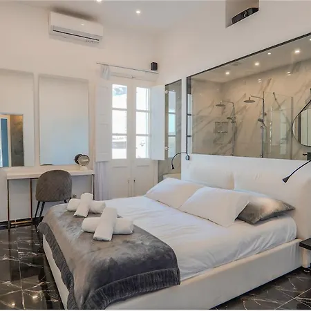 House Of Luxury With Pool By Solea Apartment