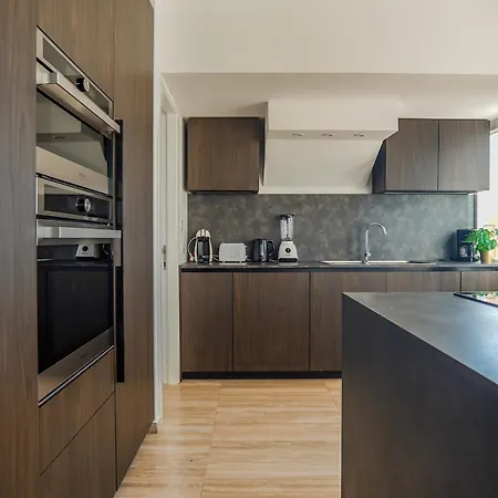 House Of Luxury With Pool By Solea アパート セント・ポールズ・ベイ